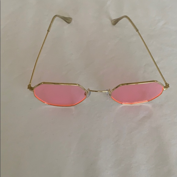 Brand new shades - Picture 5 of 5